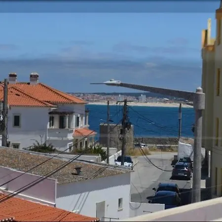 Surfcity Δωμάτια σε οικογενειακή κατοικία Peniche